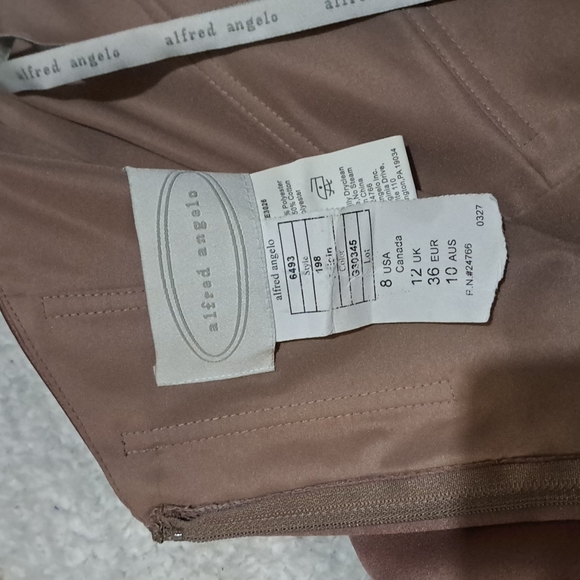 Formal dress - Picture 4 of 5